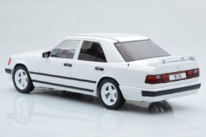 Mercedes E-Class W124 Tuning Biały MCG 1:18 MCG18343 Metal — zdjęcie 5 z 6