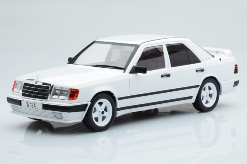 Mercedes E-Class W124 Tuning Biały MCG 1:18 MCG18343 Metal