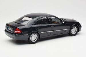 Mercedes E-Class W211 Niebieski Metallic Kyosho 1:18 B66962147 Metal — zdjęcie 3 z 8