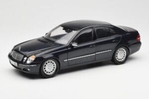 Mercedes E-Class W211 Niebieski Metallic Kyosho 1:18 B66962147 Metal