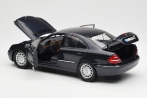 Mercedes E-Class W211 Niebieski Metallic Kyosho 1:18 B66962147 Metal — zdjęcie 5 z 8
