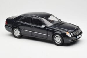 Mercedes E-Class W211 Niebieski Metallic Kyosho 1:18 B66962147 Metal — zdjęcie 6 z 8