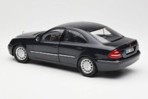 Mercedes E-Class W211 Niebieski Metallic Kyosho 1:18 B66962147 Metal — zdjęcie 7 z 8