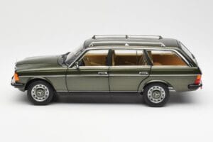 Mercedes 230T W123 T-Model Zielony Metalik Norev 1:18 183730 Metal — zdjęcie 4 z 8