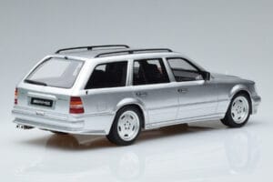 Mercedes E36 AMG S124 Srebrny Otto 1:18 OT889 Żywica — zdjęcie 2 z 6