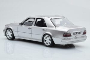 Mercedes E500 W124 Srebrny Otto 1:18 OT623 Żywica — zdjęcie 5 z 6