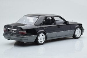 Mercedes E60 AMG W124 Czarny Otto 1:18 OT131 Żywica — zdjęcie 2 z 6