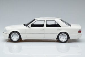 Mercedes E60 AMG W124 Biały Otto 1:18 B66040640 Żywica — zdjęcie 3 z 6