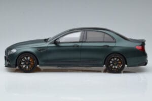 Mercedes E63 AMG Brabus 800 W213 Zielony GT Spirit 1:18 GT208 Żywica — zdjęcie 3 z 6