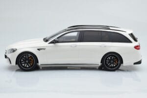 Mercedes AMG E63 S S213 T-Model Biały GT Spirit 1:18 GT795 Żywica — zdjęcie 3 z 6