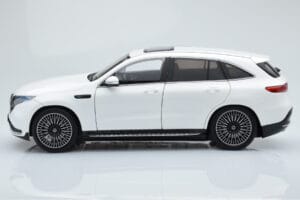 Mercedes EQC 400 Diamond Biały NZG 1:18 B66963756 Metal — zdjęcie 4 z 8