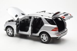 Mercedes M-Class W166 Iridium Srebrny Metalic Minichamps 1:18 B66960064 Metal — zdjęcie 5 z 8