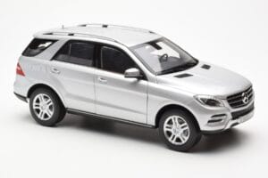 Mercedes M-Class W166 Iridium Srebrny Metalic Minichamps 1:18 B66960064 Metal — zdjęcie 6 z 8
