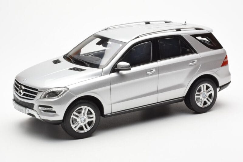 Mercedes M-Class W166 Iridium Srebrny Metalic Minichamps 1:18 B66960064 Metal