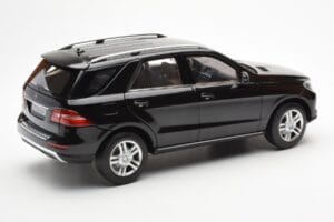 Mercedes M-Class W166 Obsidian Czarny Metalic Minichamps 1:18 B66960063 Metal — zdjęcie 3 z 8