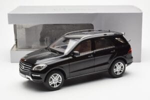 Mercedes M-Class W166 Obsidian Czarny Metalic Minichamps 1:18 B66960063 Metal — zdjęcie 8 z 8