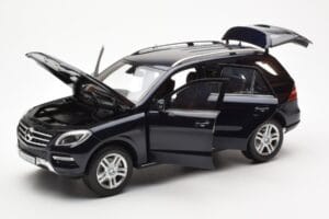 Mercedes M-Class W166 Tansanite Niebieski Metalic Minichamps 1:18 B66960065 Metal — zdjęcie 2 z 8
