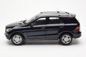 Mercedes M-Class W166 Tansanite Niebieski Metalic Minichamps 1:18 B66960065 Metal — zdjęcie 4 z 8