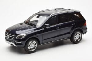 Mercedes M-Class W166 Tansanite Niebieski Metalic Minichamps 1:18 B66960065 Metal