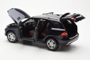 Mercedes M-Class W166 Tansanite Niebieski Metalic Minichamps 1:18 B66960065 Metal — zdjęcie 5 z 8