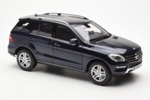 Mercedes M-Class W166 Tansanite Niebieski Metalic Minichamps 1:18 B66960065 Metal — zdjęcie 6 z 8