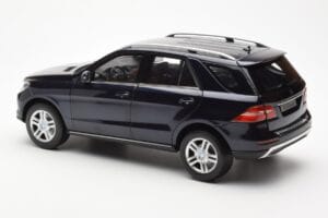 Mercedes M-Class W166 Tansanite Niebieski Metalic Minichamps 1:18 B66960065 Metal — zdjęcie 7 z 8