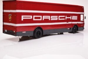 Mercedes O317 Porsche Transporter Czerwony CMR 1:18 CMR149 Metal — zdjęcie 2 z 12