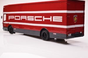 Mercedes O317 Porsche Transporter Czerwony CMR 1:18 CMR149 Metal — zdjęcie 3 z 12