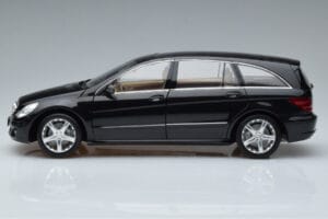 Mercedes R-Class W251 Obsidian Czarny Minichamps 1:18 B66962325 Metal — zdjęcie 4 z 7