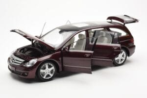Mercedes R-Class W251 Czerwony Metaliczny Minichamps 1:18 150034602 Metal — zdjęcie 2 z 8