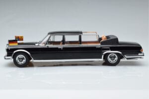 Mercedes 600 Pullman W100 Landaulet Queen Elizabeth II KK-Scale 1:18 KKDC181185 Metal — zdjęcie 3 z 6