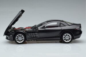 Mercedes SLR McLaren Czarny CMC 1:18 M-045F Metal — zdjęcie 4 z 10