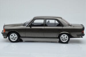 Mercedes W123 AMG 280 Szary Otto 1:18 OT750 Żywica — zdjęcie 3 z 6