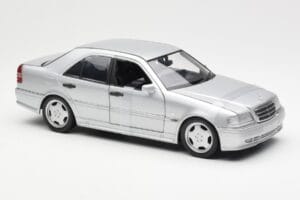 Mercedes C36 AMG W202 Srebrny UT Models 1:18 180035000 Metal — zdjęcie 4 z 6