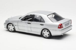 Mercedes C36 AMG W202 Srebrny UT Models 1:18 180035000 Metal — zdjęcie 5 z 6