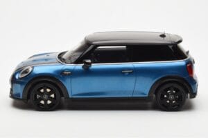Mini Cooper S F56 Island Niebieski Otto 1:18 OT982 Żywica — zdjęcie 3 z 6