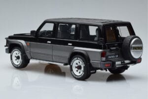 Nissan Patrol GR Y60 Szary Otto 1:18 OT993 Żywica — zdjęcie 5 z 6