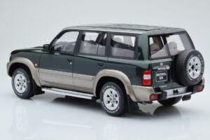 Nissan Patrol GR Y61 Zielony Otto 1:18 OT433 Żywica — zdjęcie 4 z 5