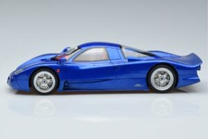 Nissan R390 GT1 Road Car GT Spirit 1:18 GT403 Żywica — zdjęcie 3 z 6