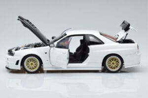 Nissan Skyline GT-R R34 Nismo Z-Tune Biały MotorHelix 1:18 M83407 Metal — zdjęcie 4 z 11