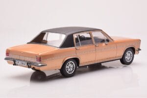 Opel Diplomat B Beżowy Metaliczny MCG 1:18 MCG18335 Metal — zdjęcie 2 z 6