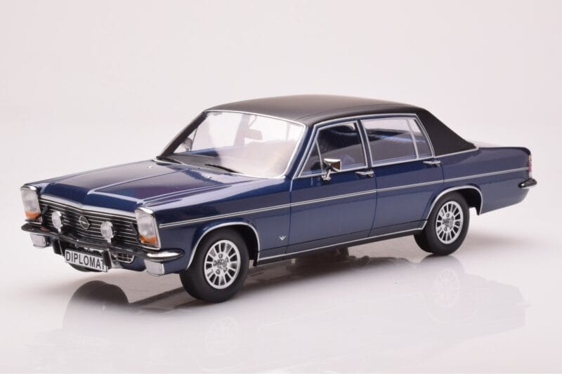 Opel Diplomat B Granatowy Metaliczny MCG 1:18 MCG18336 Metal