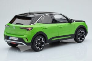 Opel Mokka-e GS Line Matcha Zielony Otto 1:18 OT435 Żywica — zdjęcie 2 z 5