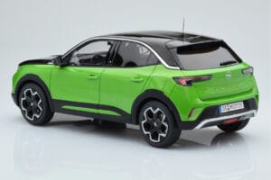 Opel Mokka-e GS Line Matcha Zielony Otto 1:18 OT435 Żywica — zdjęcie 4 z 5
