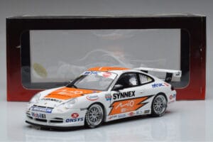 Porsche 911 996 GT3 R #1 C. Kwan Carrera Cup Asia 2004 AUTOart 1:18 80487 Metal — zdjęcie 7 z 7