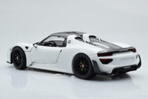 Porsche 918 Spyder Weissach Package Biały Z Czarnymi Felgami Minichamps 1:18 113062443 Metal — zdjęcie 8 z 9