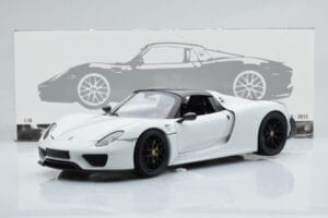 Porsche 918 Spyder Weissach Package Biały Z Czarnymi Felgami Minichamps 1:18 113062443 Metal — zdjęcie 9 z 9