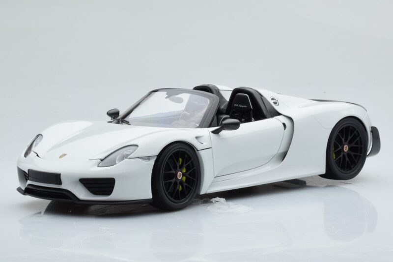 Porsche 918 Spyder Weissach Package Biały Z Czarnymi Felgami Minichamps 1:18 113062443 Metal