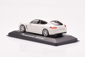 Porsche Panamera 970 Diesel Carrara Biały Minichamps 1:43 WAP0200090C Metal — zdjęcie 3 z 4