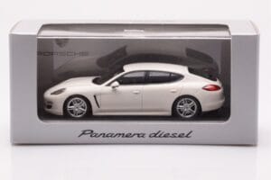 Porsche Panamera 970 Diesel Carrara Biały Minichamps 1:43 WAP0200090C Metal — zdjęcie 4 z 4